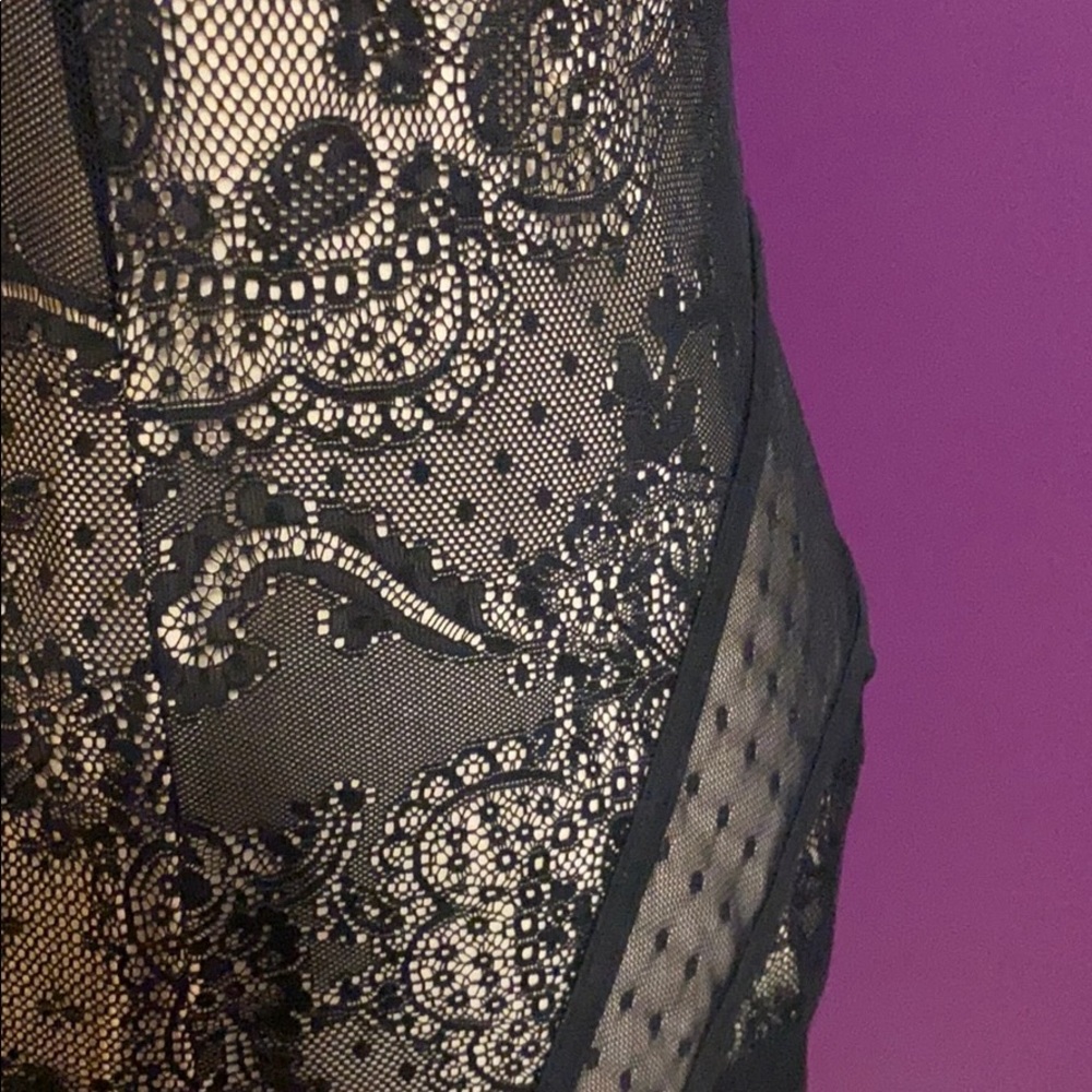 Bebe form-fitted lace, sex appeal+entrancement 💋 - Picture 6 of 8
